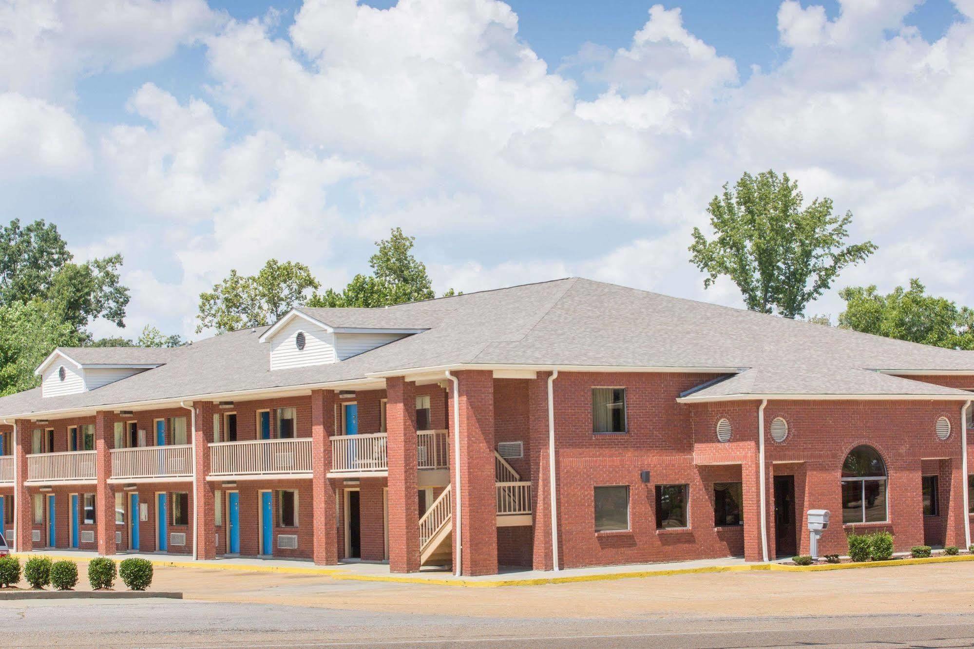 Days Inn By Wyndham Tupelo Exterior foto